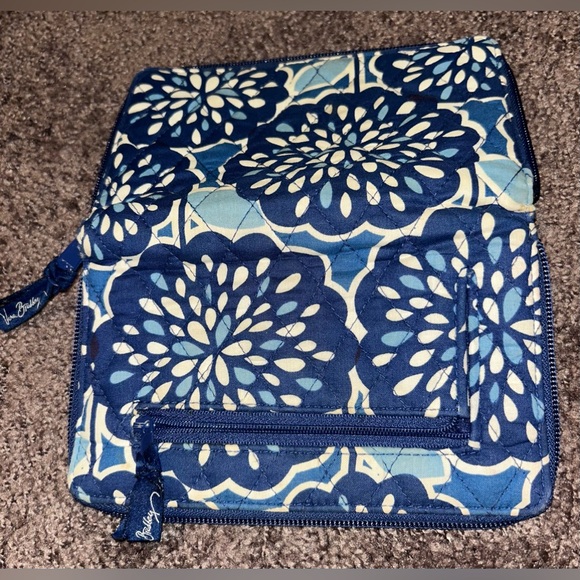 SOLD!!!!! Vera Bradley Wallet - Picture 4 of 5